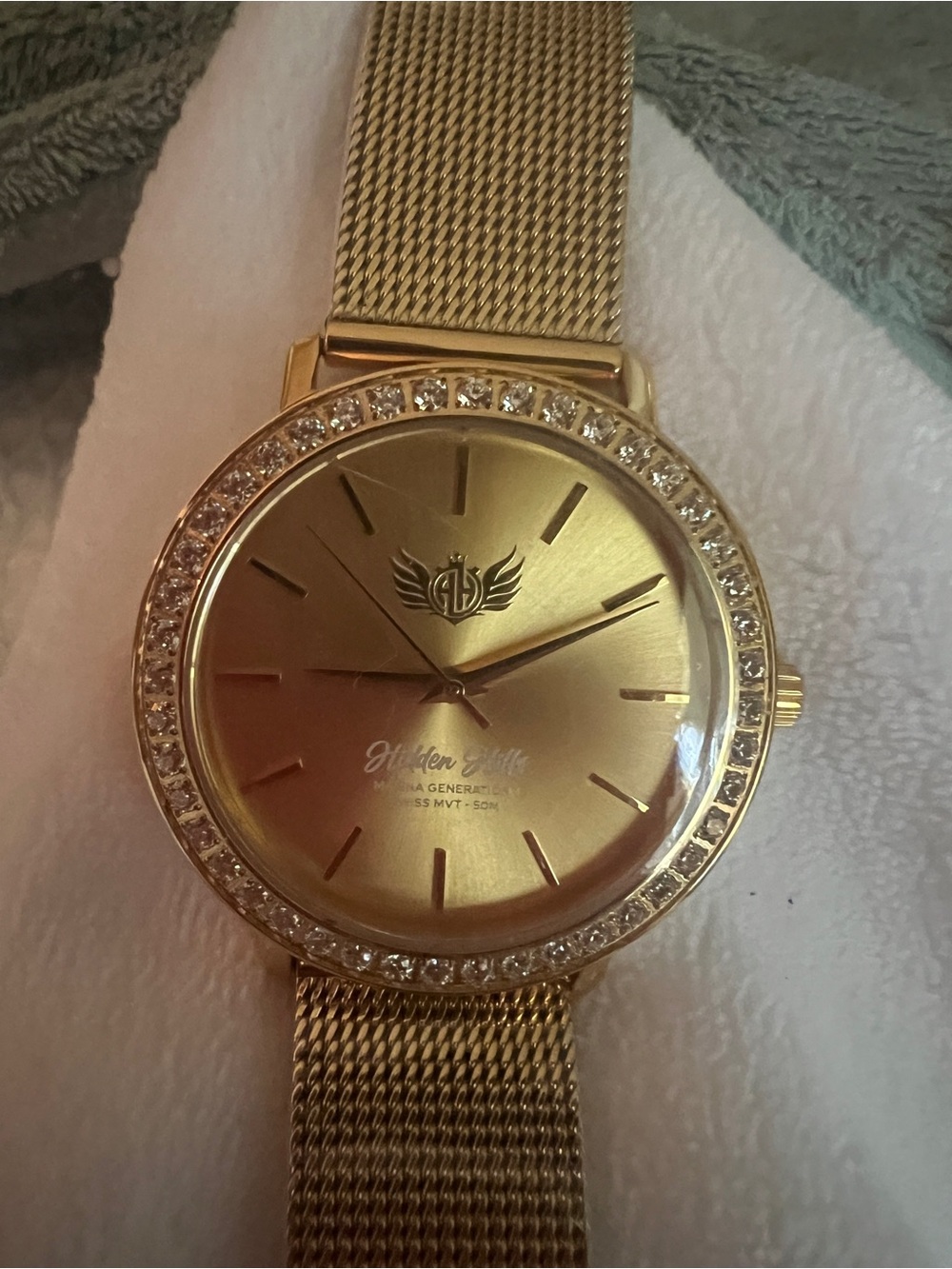 Gold Mesh Crystal Bezel Women's Watch - Unknown Brand